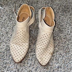 Qupid booties, light tan